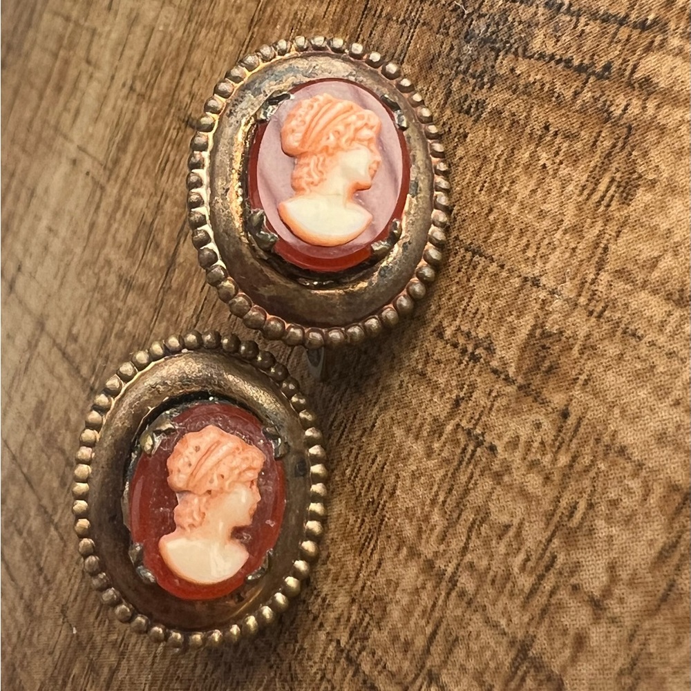 Vintage Cameo Screw Back Earrings 1940s